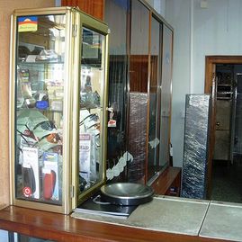 interior tienda de armas Sevilla